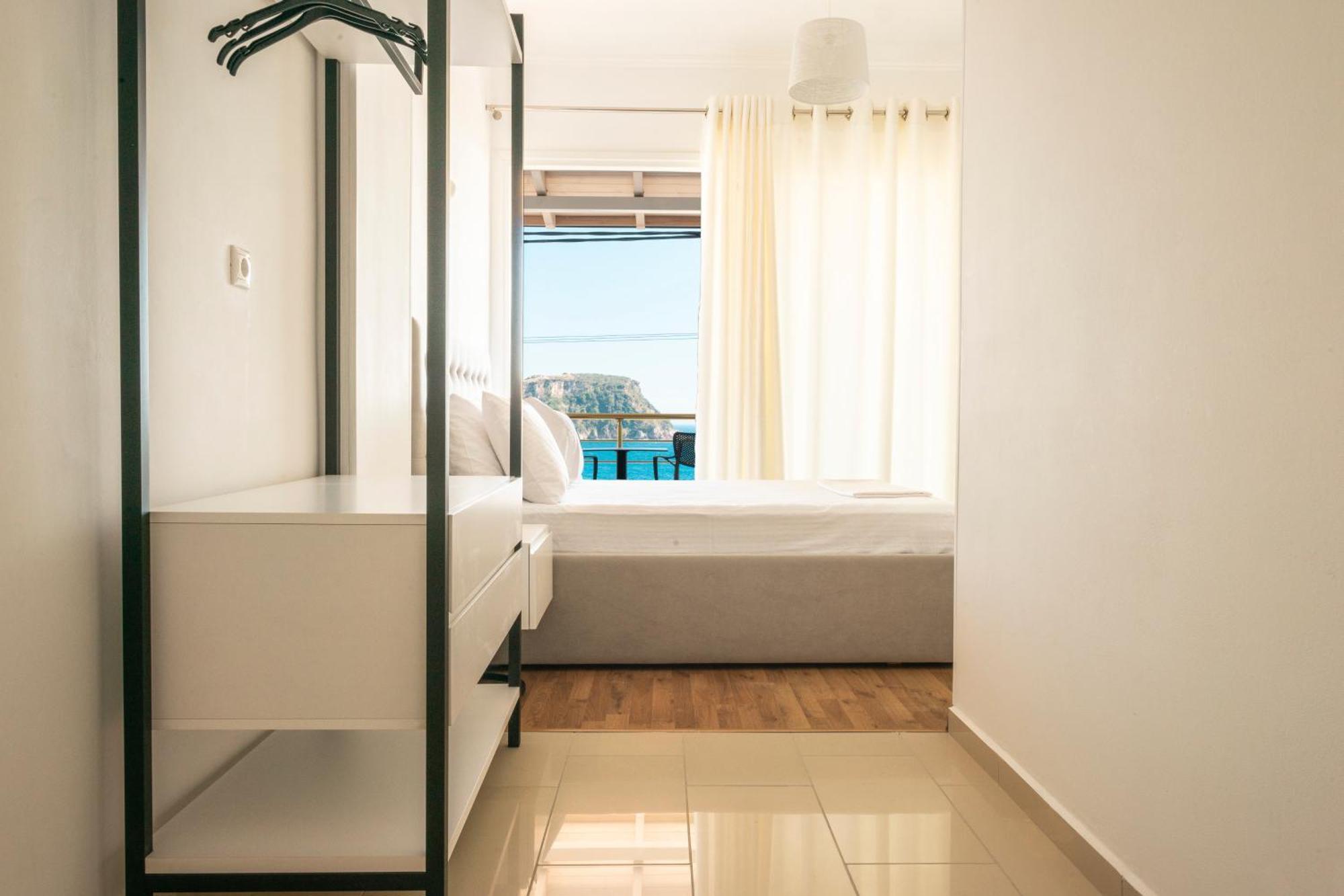 Ionio Rooms Himare Buitenkant foto