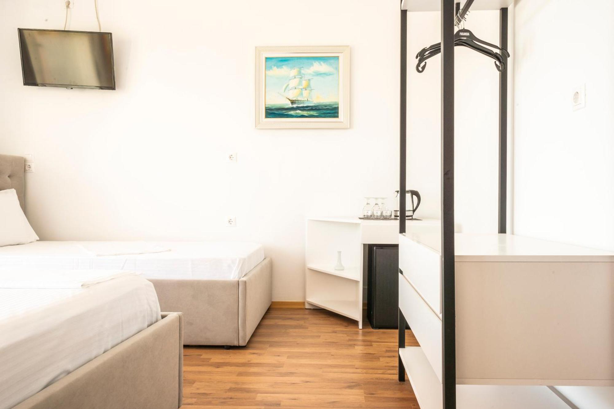 Ionio Rooms Himare Buitenkant foto