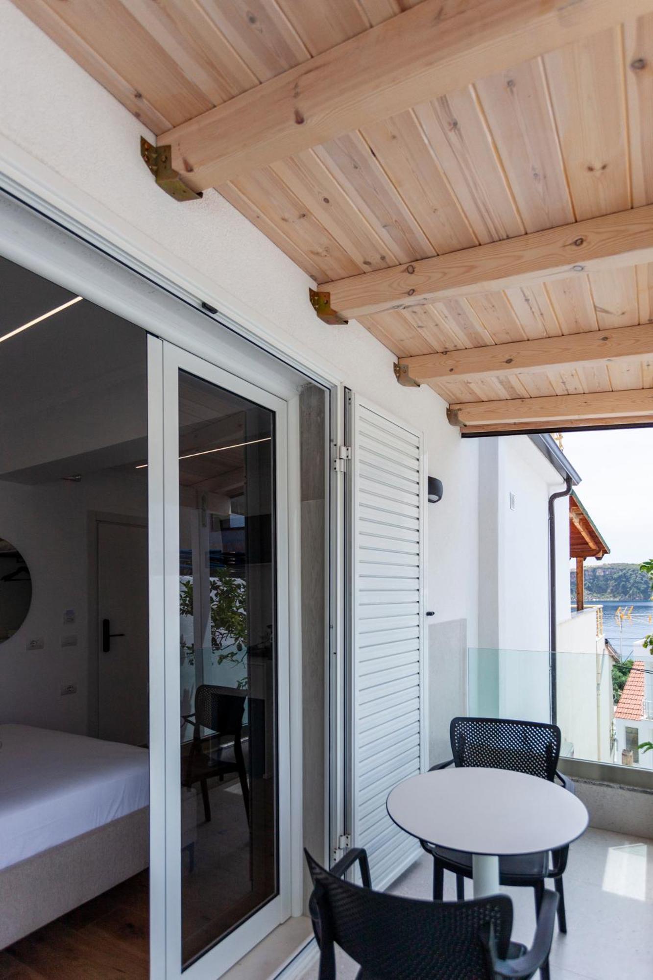 Ionio Rooms Himare Buitenkant foto